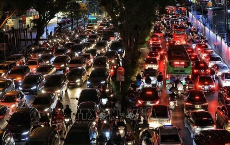 Ôtô chịu xếp hàng, đường sẽ hết tắc Ôtô chịu xếp hàng, đường sẽ hết tắc