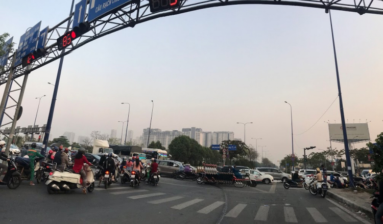 Sao các anh CSGT không mạnh tay phạt những người dừng đèn đỏ vượt vạch kẻ? Sao các anh CSGT không mạnh tay phạt những người dừng đèn đỏ vượt vạch kẻ?