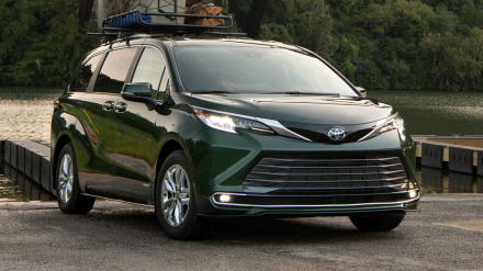 2021-toyota-sienna-review (1).jpg