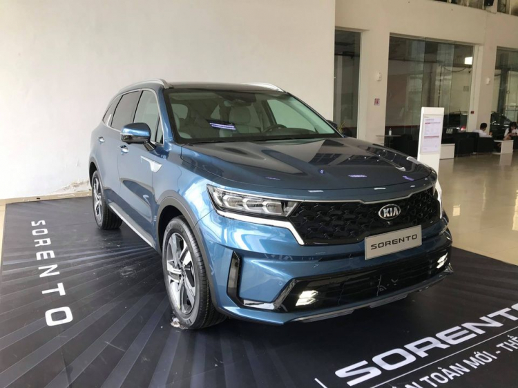 Thị trường xe Việt cuối năm: Xe không đủ bán, xe chẳng ai mua Thị trường xe Việt cuối năm: Xe không đủ bán, xe chẳng ai mua