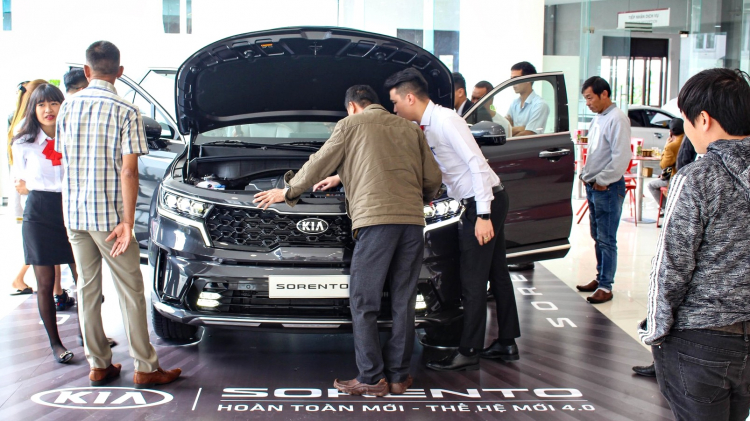 Thị trường xe Việt cuối năm: Xe không đủ bán, xe chẳng ai mua Thị trường xe Việt cuối năm: Xe không đủ bán, xe chẳng ai mua