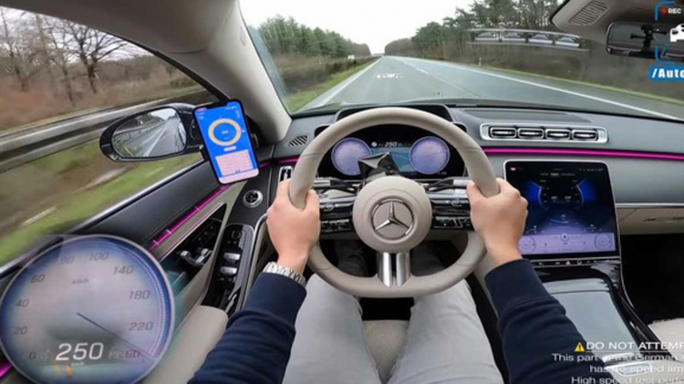[Video] Xem Mercedes-Benz S500 2021 chạy tốc độ 250km/h trên "thiên đường tốc độ" Autobahn