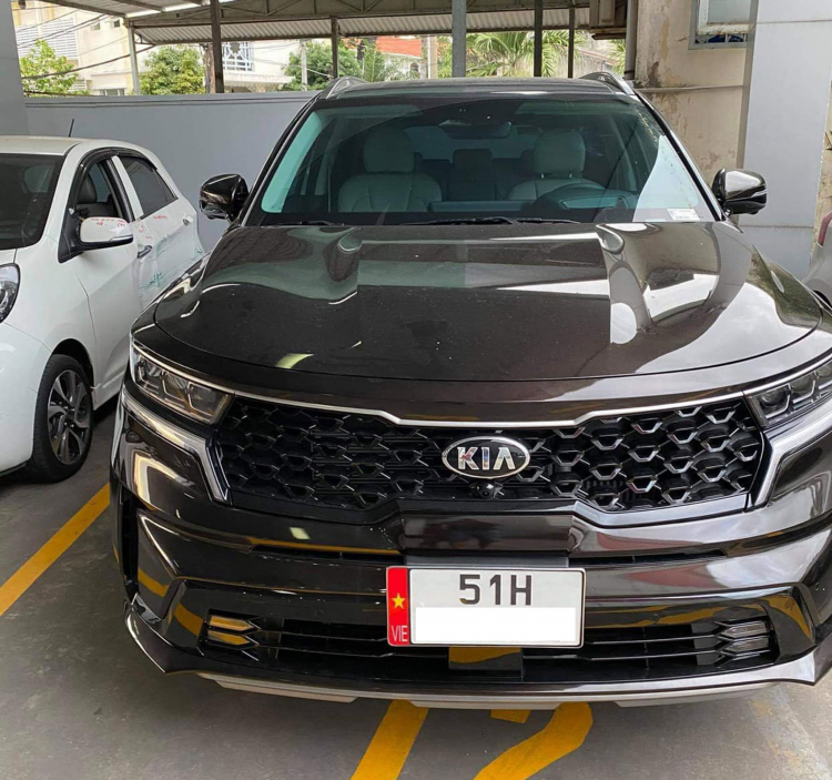 Xem màu Kia Sorento 2021 trên catalogue, khách hàng “dở khóc dở cười” khi nhận xe