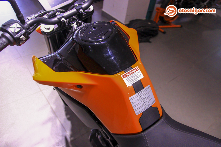 KTM 790 Duke giá 340 triệu đồng: động cơ mới, có sẵn quickshift, trợ lực tay lái