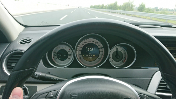 [Video] Xem Mercedes-Benz S500 2021 chạy tốc độ 250km/h trên "thiên đường tốc độ" Autobahn