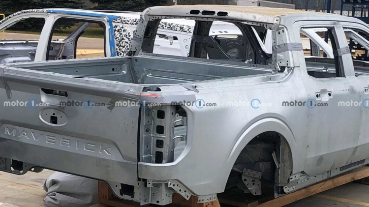 Bán tải Ford Maverick 2022 rò rỉ hình ảnh tại nhà máy, chờ ngày ra mắt chính thức