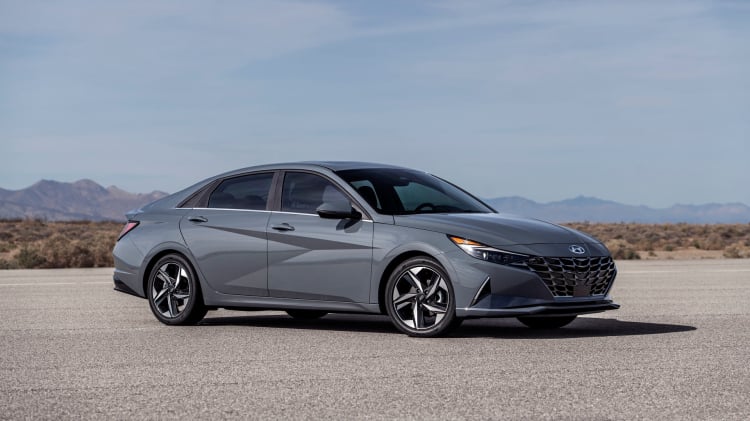 Hyundai Elantra thế hệ mới là mẫu xe được yêu thích nhất tại Bắc Mỹ năm 2021