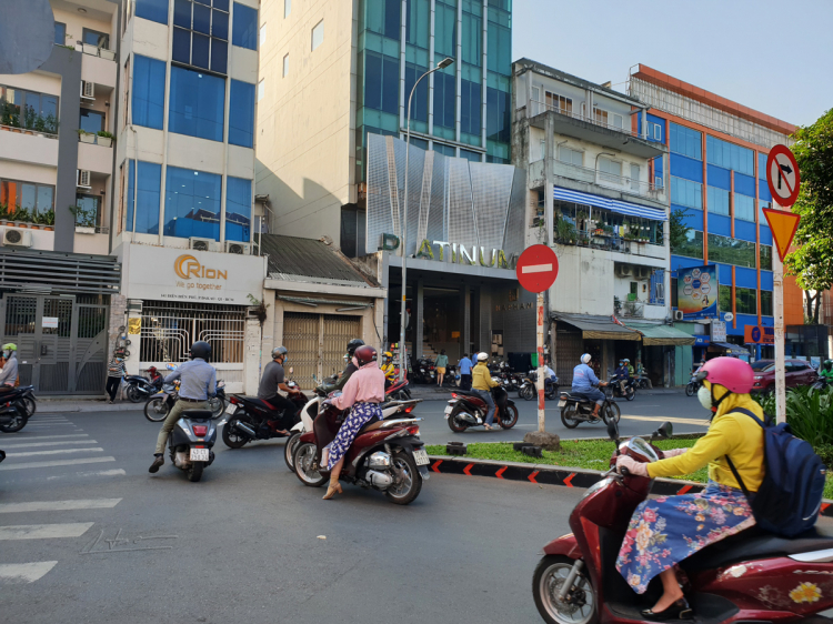 Xả "xì trét" với những hình ảnh giao thông "xấu xí" ở Việt Nam