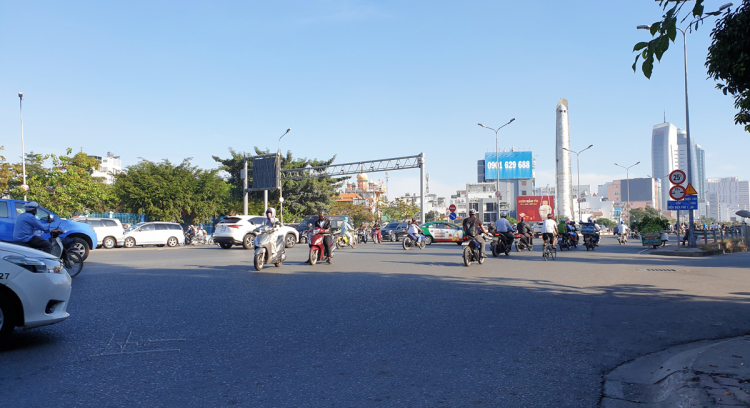 Xả "xì trét" với những hình ảnh giao thông "xấu xí" ở Việt Nam