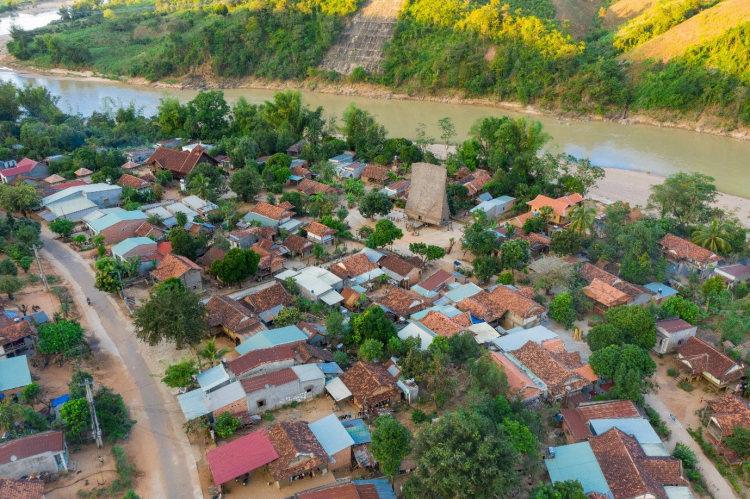 Khám phá ngôi làng cổ của người Ba Na và nhà rông lớn nhất Tây Nguyên