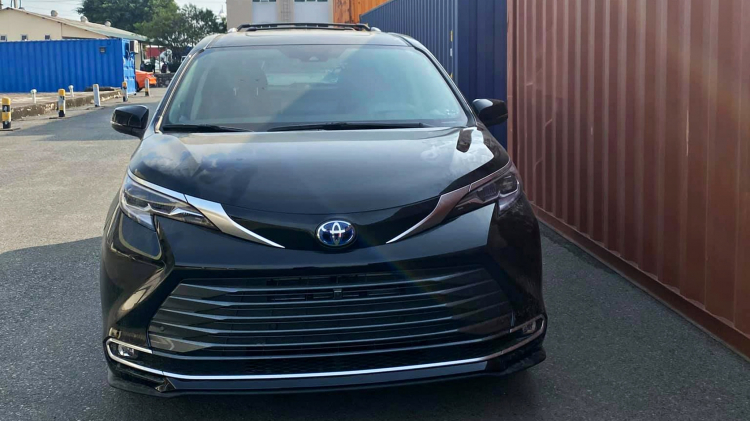 Toyota Sienna 2021 đầu tiên về Việt Nam: giá tạm tính hơn 4 tỷ đồng