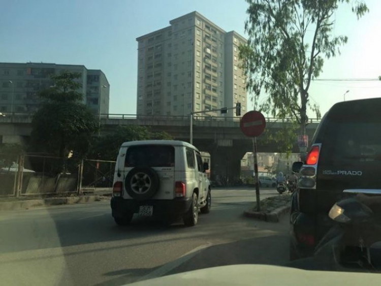 2B chờ xe lửa