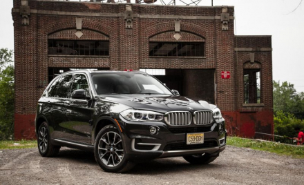 BMW-X5-2015-15-HD-Screensavers.jpg