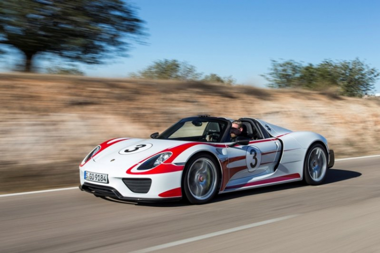 Xem Porsche 918 Spyder phá vỡ giới hạn tốc độ