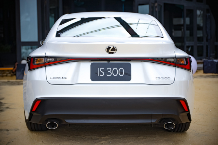 Lexus IS 2021 ra mắt tại Việt Nam: 3 phiên bản, giá từ 2,13 tỷ đồng