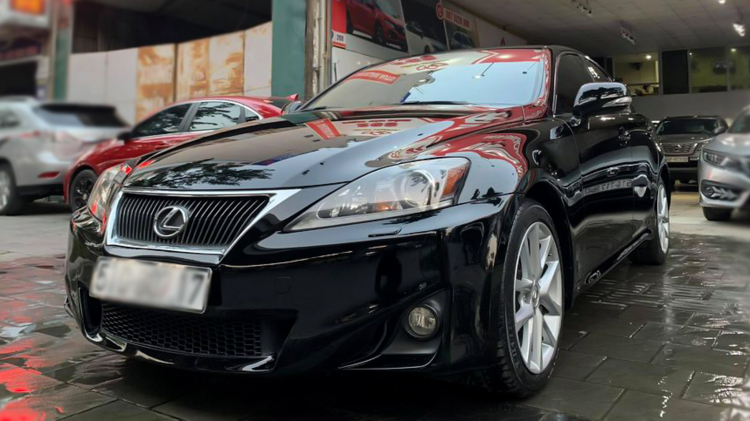 Sử dụng 10 năm, Lexus IS đời cũ vẫn có giá gần 1 tỷ đồng, gấp đôi xe Đức cùng đời