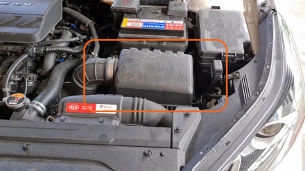 Screenshotter--YouTube-MnpcapovsinhthaythlcgingcKiaCeratoEngineAirFilter-0’41”.jpg