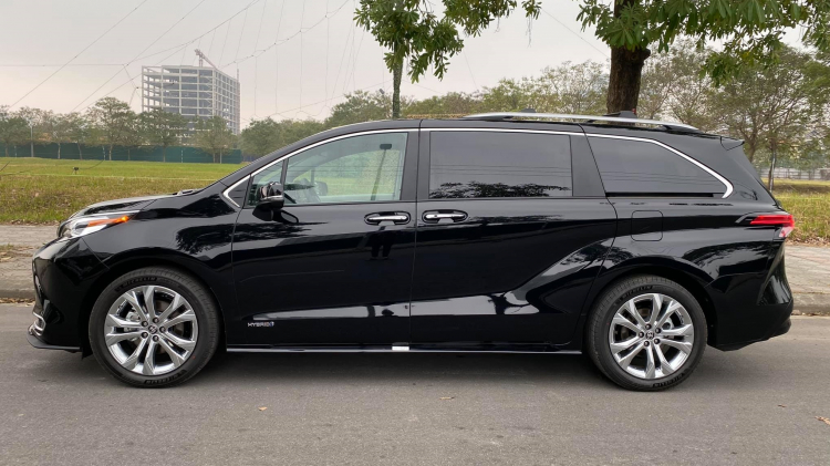 Cận cảnh Toyota Sienna 2021 đầu tiên về Việt Nam: có xứng đáng giá hơn 4,3 tỷ đồng?