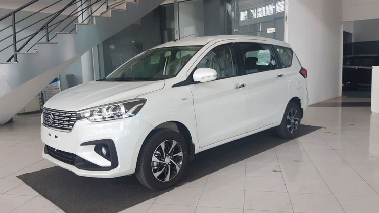 MPV chạy dịch vụ mua Ertiga MT hay con nào lời?