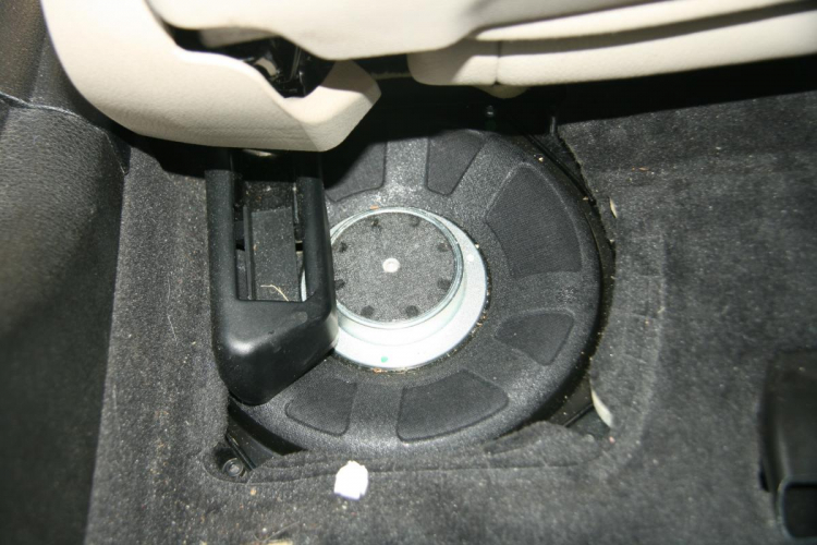 Gắn sub hơi cho Bmw seri 5. Gắn sub hơi cho Bmw seri 5.