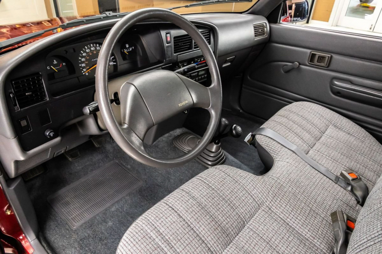 “Xe cọp” Toyota Hilux đời 1991 có giá 44.900 USD tại Mỹ