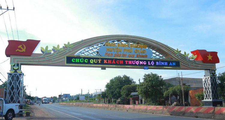 Cổng chào, nét đặc trưng vùng miền trên con đường Xuyên Việt Cổng chào, nét đặc trưng vùng miền trên con đường Xuyên Việt