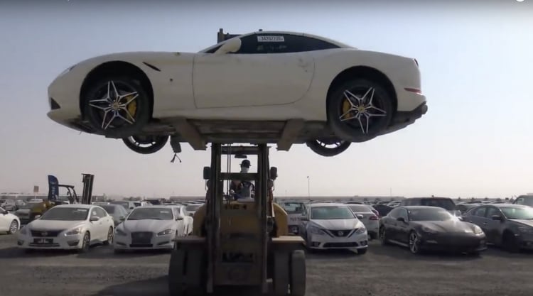 Tại sao những chiếc siêu xe lại bị "bỏ quên" ở Dubai
