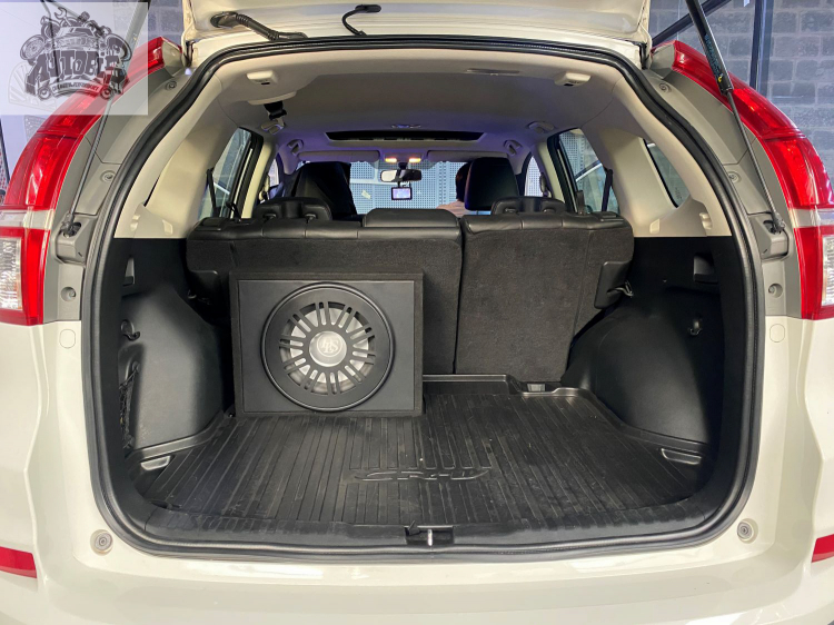 Honda CRV được AUTOBIS thi công với hệ thống âm thanh cao cấp nhưng rất gọn gàng.