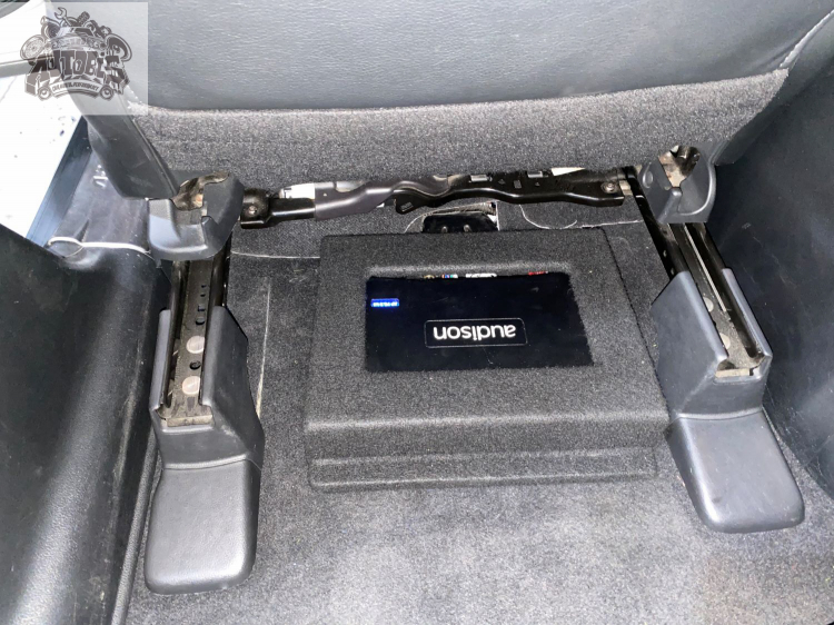 Honda CRV được AUTOBIS thi công với hệ thống âm thanh cao cấp nhưng rất gọn gàng.