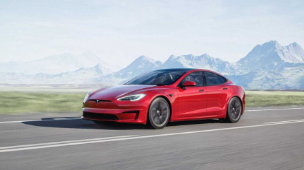 2021-tesla-model-s-plaid.jpg