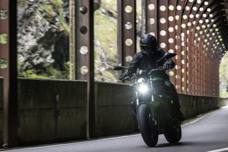 Benelli 720S 2021 ra mắt ở Malaysia với 3 màu mới Benelli 720S 2021 ra mắt ở Malaysia với 3 màu mới