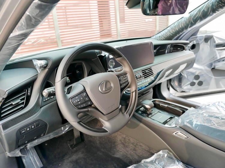 Lexus LS 2021 về đại lý, bản cao cấp nhất có giá gấp đôi Mercedes S450L và BMW 730Li