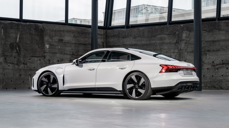 2022-Audi-e-tron-GT-14.jpg 2022-Audi-e-tron-GT-14.jpg
