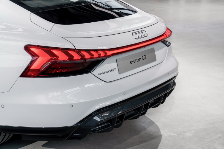 2022-Audi-e-tron-GT-18.jpg 2022-Audi-e-tron-GT-18.jpg