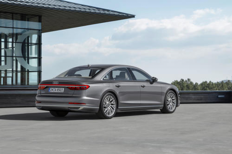 Kia “nhá hàng” K8 hoàn toàn mới để kế nhiệm K7: tiếp tục mạo hiểm trong phân khúc sedan cỡ lớn Kia “nhá hàng” K8 hoàn toàn mới để kế nhiệm K7: tiếp tục mạo hiểm trong phân khúc sedan cỡ lớn
