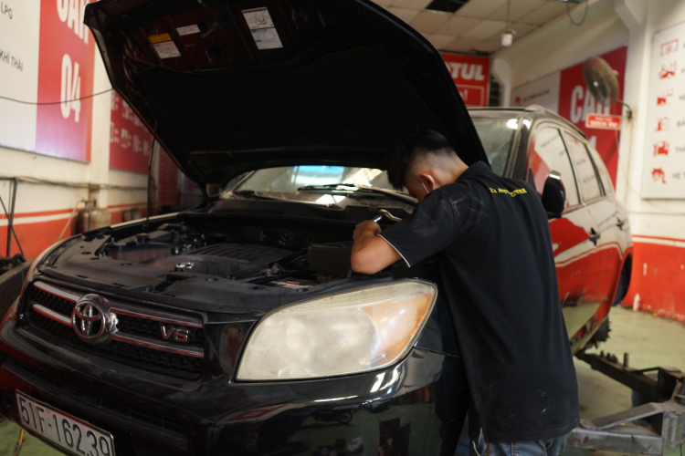 Xin địa chỉ Garage tại TP.HCM uy tín, chuyên về Toyota nhập đời 2008