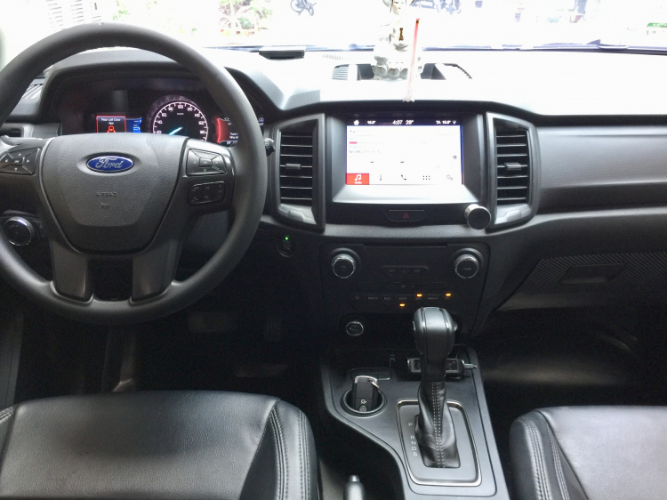 Ford Everest Ambient AT 10 cấp lăn bánh 2019