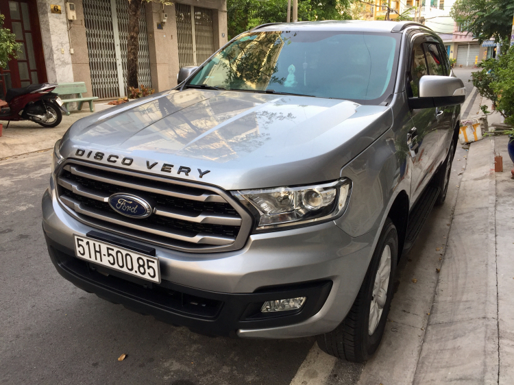 Ford Everest Ambient AT 10 cấp lăn bánh 2019