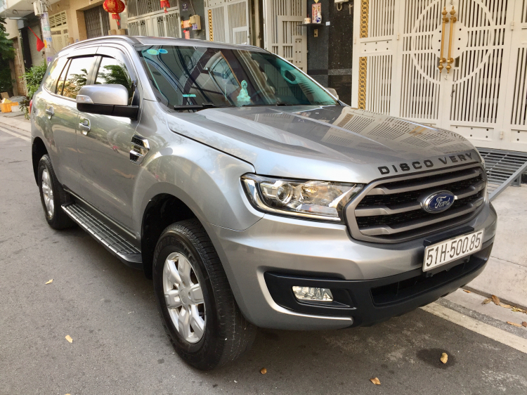Ford Everest Ambient AT 10 cấp lăn bánh 2019