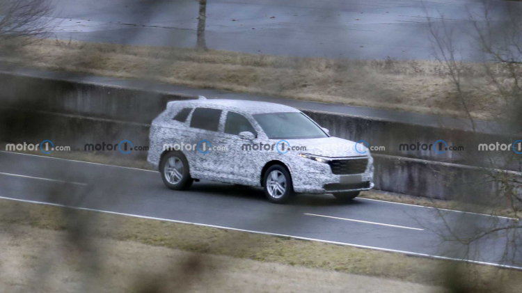 2023-honda-cr-v-spy-photo-from-afar.jpg