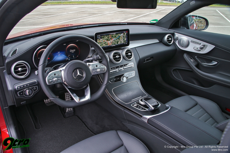 Ảnh thực tế Mercedes-Benz C-Class 2022: Sắc sảo từ ngoại thất đến nội thất