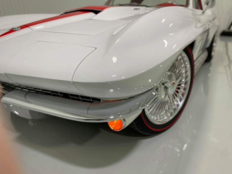 Choáng ngợp trước vẻ đẹp đầy mê hoặc của Chevrolet Corvette Stingray 1967 được phục chế