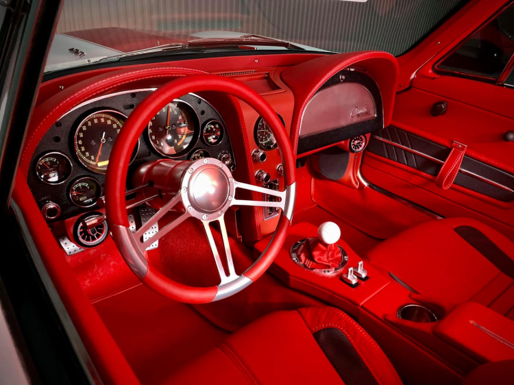 Choáng ngợp trước vẻ đẹp đầy mê hoặc của Chevrolet Corvette Stingray 1967 được phục chế