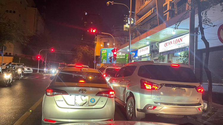 "Đường 2 lane hỗn hợp, tôi chạy đúng"