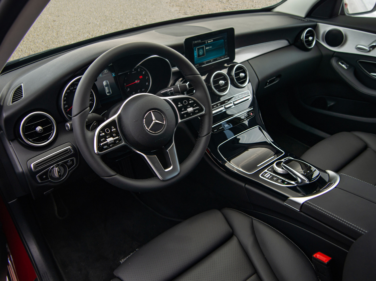 Mercedes-Benz C 180 AMG chính thức ra mắt với giá 1,499 tỷ đồng: thêm lựa chọn cho khách hàng trẻ