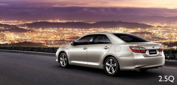 Toyota Camry 2015 ra mắt tại Hà Nội, giá cao hơn 50 – 80 triệu đồng