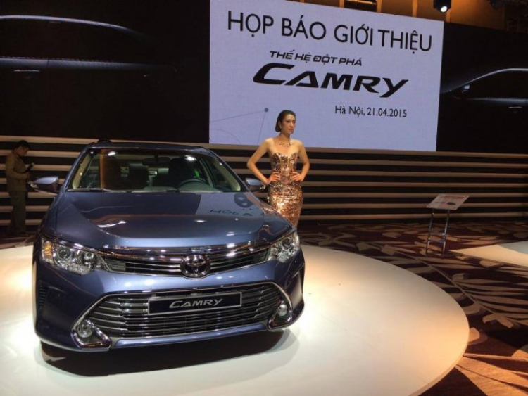 Toyota Camry 2015 ra mắt tại Hà Nội, giá cao hơn 50 – 80 triệu đồng