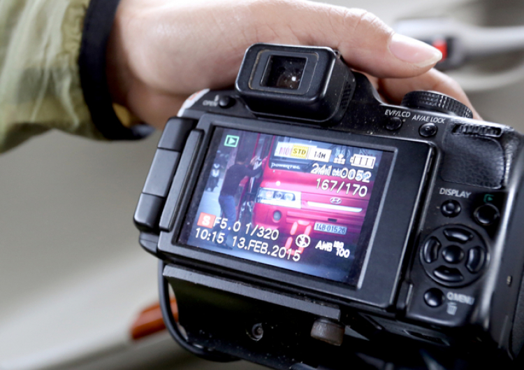 Đèn flash của súng bắn tốc độ được bao nhiêu m ?