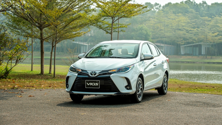 Toyota Vios White 4.jpg