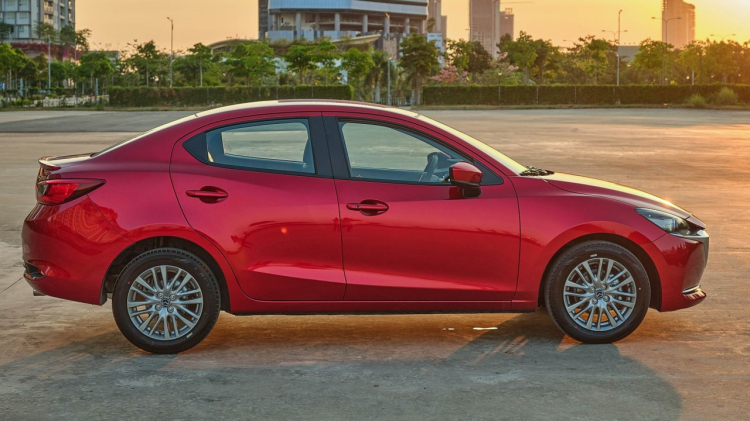 mazda2-2.jpg